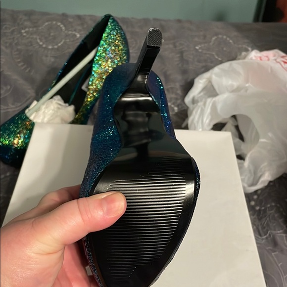 Steve Madden Blue green peacock Glittery Heels stiletto pumps 7.5 chameleon shoe